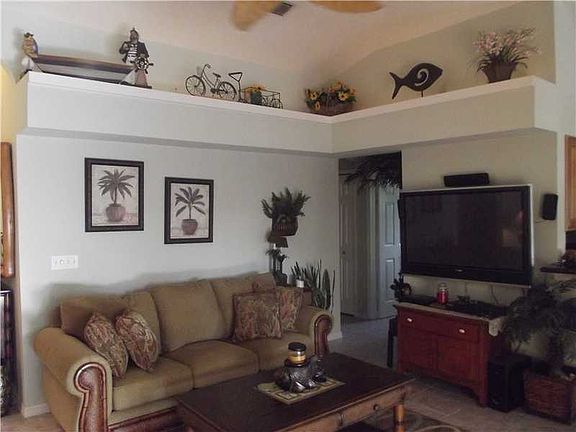 5th image of 8636 103rd Ave