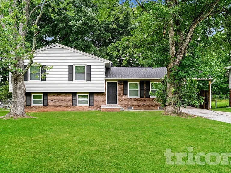 5818 Northspring Dr — Photo 2