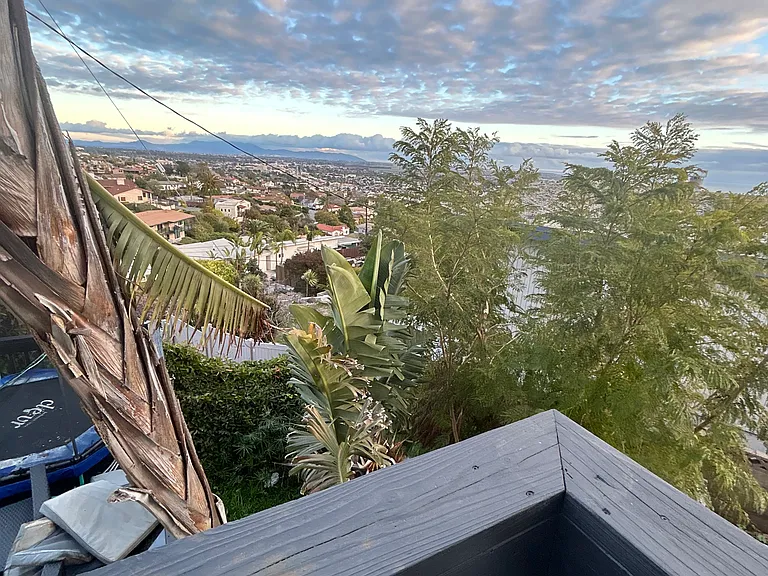 Mariposa Dr — Photo 2