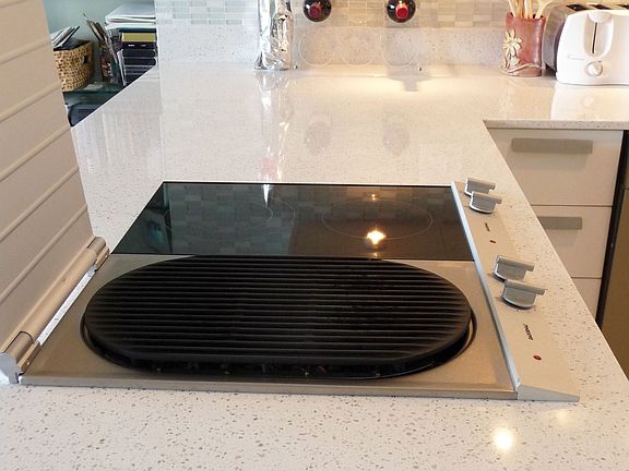 Counter-top grill