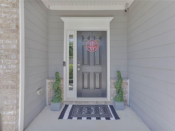 3rd image of 697 Rockingham Dr