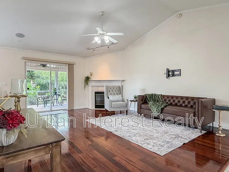 3 bed, 2.0 bath, $2,850 — Photo 4