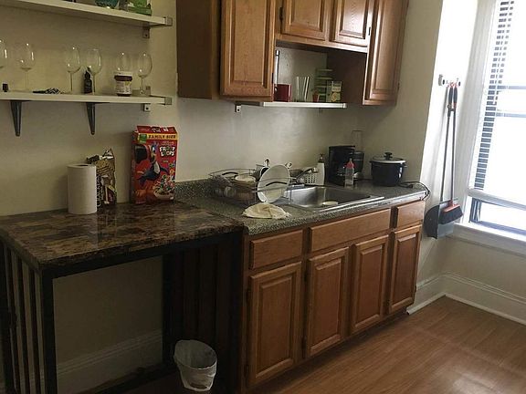 5th image of 2315 28th Ave APT 3R