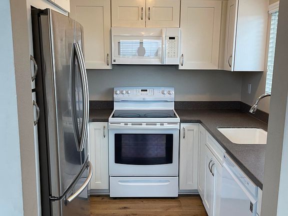3rd image of 515 E Arrellaga St #2