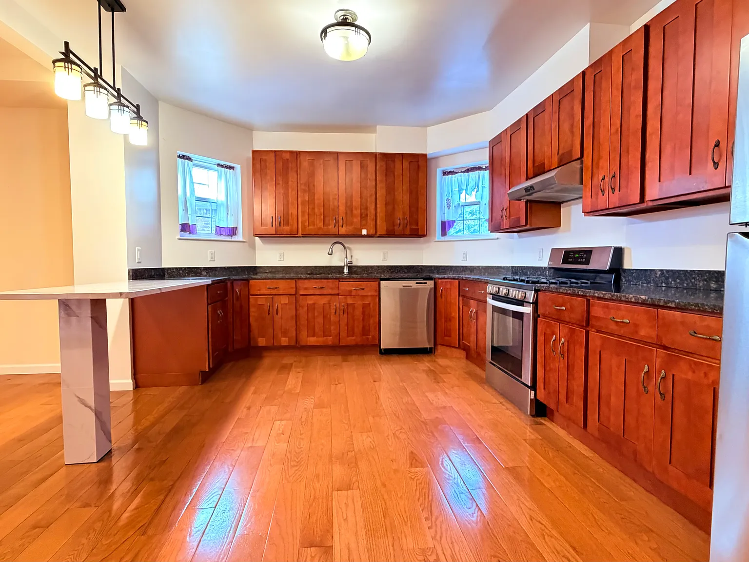 3 bed, 1500 sqft, $3,400 — Photo 1
