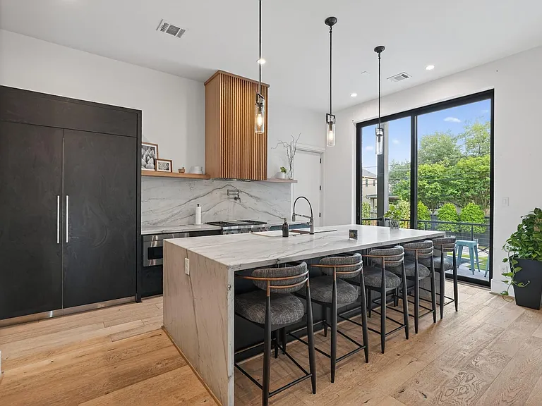 6143 Hurst St — Photo 10