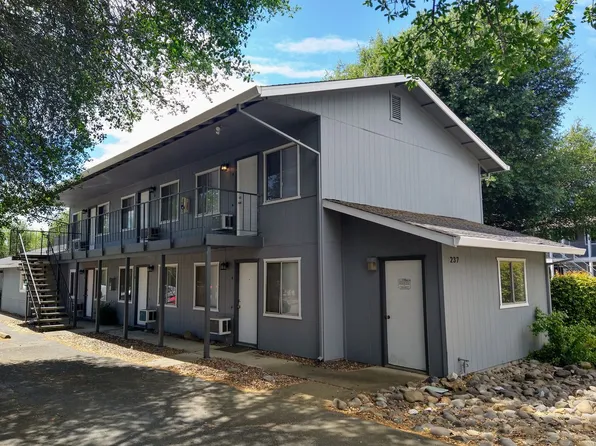 237 Boulder Creek Dr, Redding, CA 96003