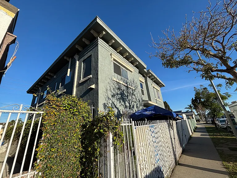 9415 S San Pedro St — Photo 2