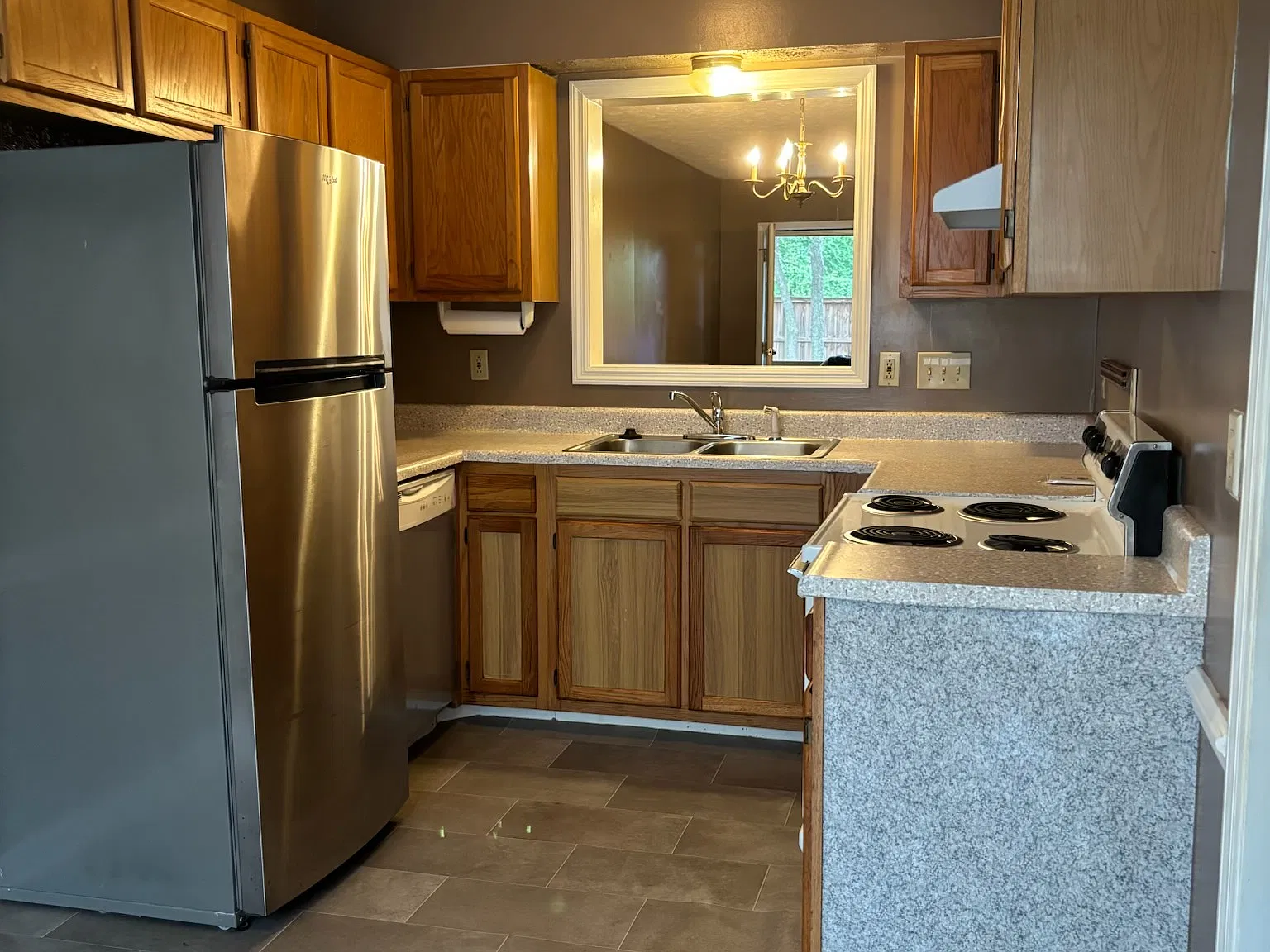 2 bed, 1.5 bath, 1234 sqft, $1,300 — Photo 2