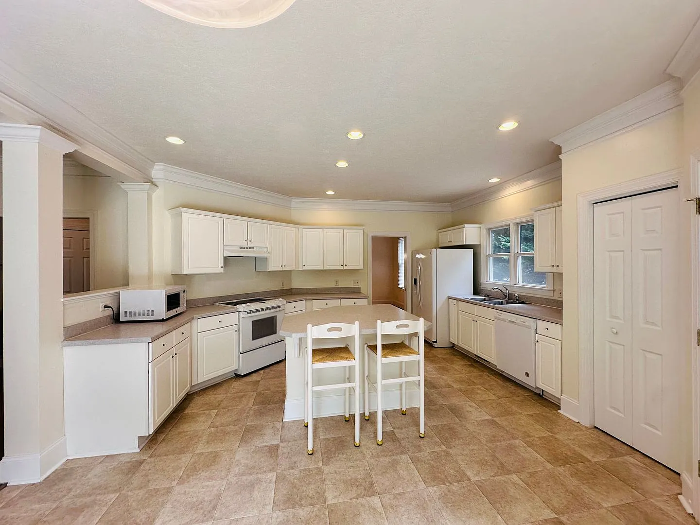 4 Bedroom 3 Bath House — Photo 3