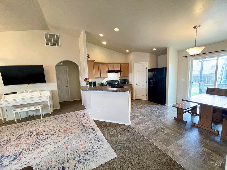 2nd image of 869 S Threave Ave