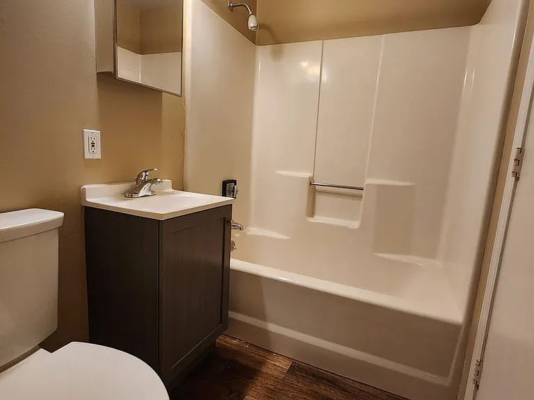 Kensington Tower Apartments — Photo 8