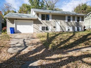 1006 Sioux Dr NW, Cedar Rapids, IA 52405