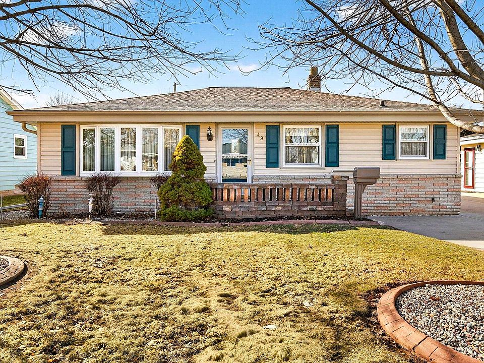 1st image of 49 Fairway Ct