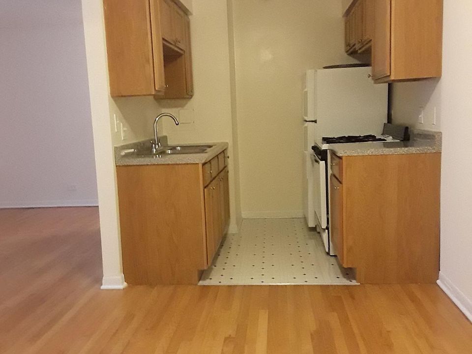 1st image of 420 W Oakdale Ave #1