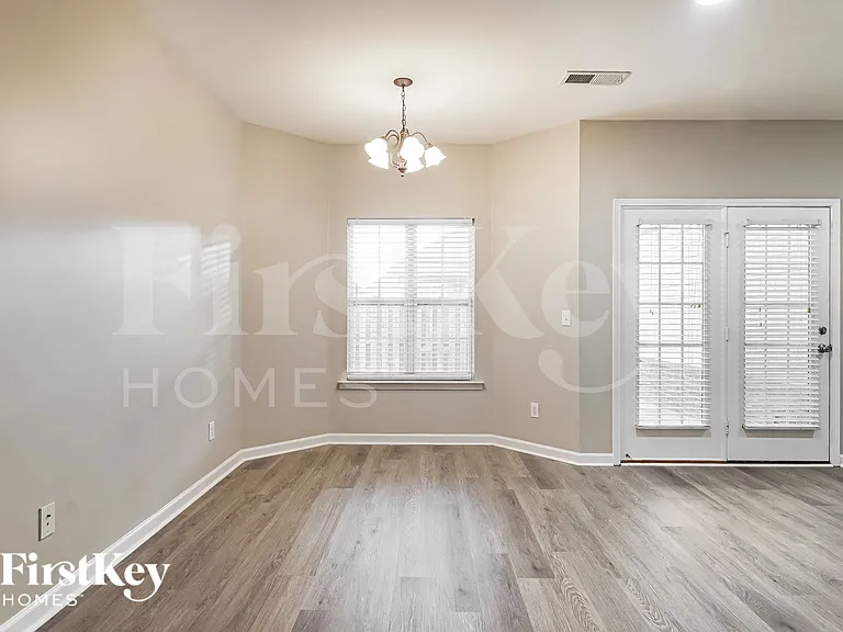 1092 Fairbank Ln — Photo 7