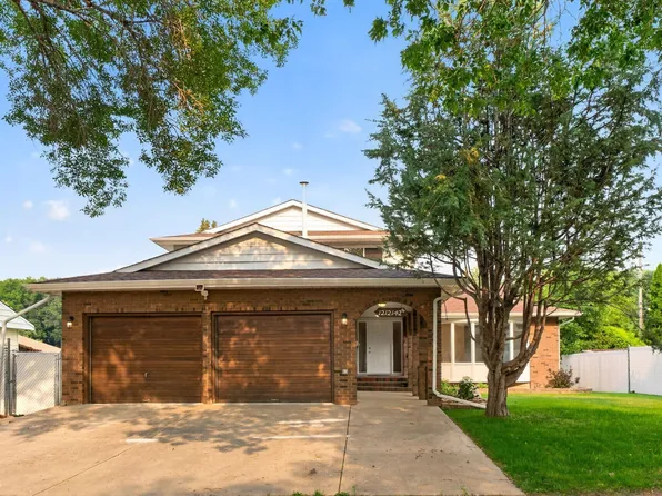 12121 42nd St NW, Edmonton, AB T5W 2N8