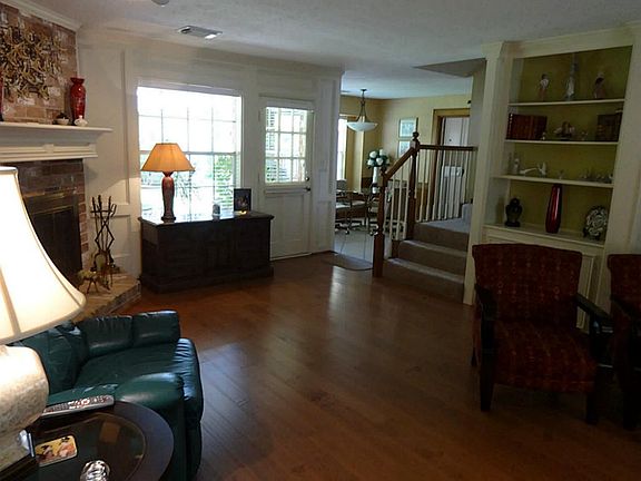 Open space, built in shelving, large windows!