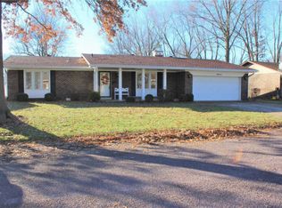 16 Coronation Dr, Millstadt, IL 62260