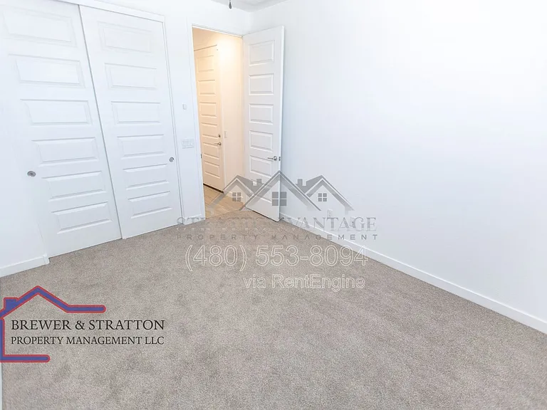 2226 E Kelly Dr — Photo 35