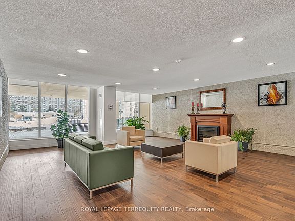 3rd image of 812 Burnhamthorpe Rd #410
