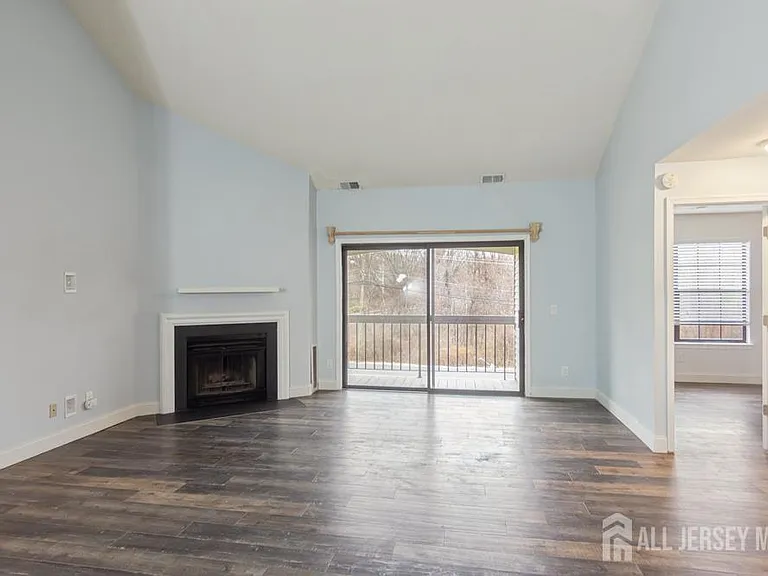208 Sunshine Ct — Photo 6