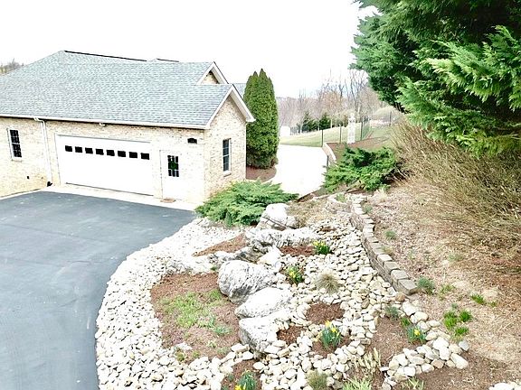 5th image of 94 Cedar Creek Ln