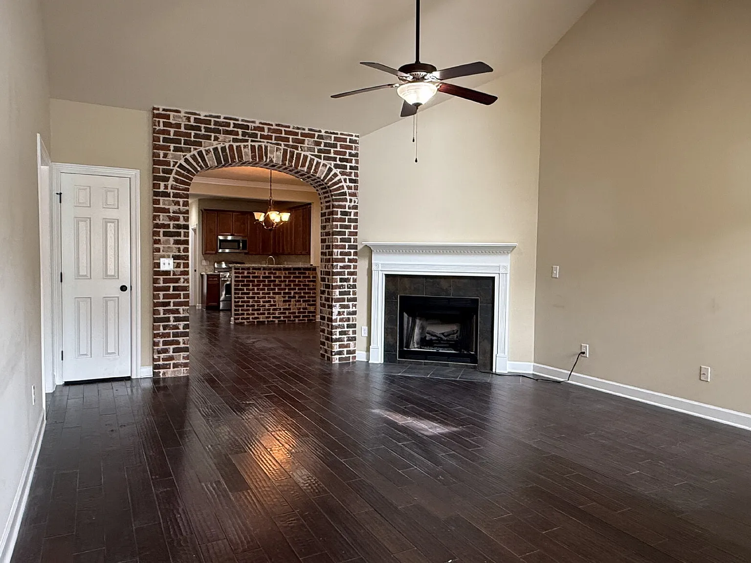 2 bed, 2.0 bath, 1626 sqft, $1,699 — Photo 3