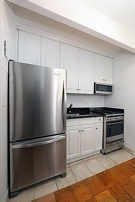 4th image of 115 E 34th St #1506