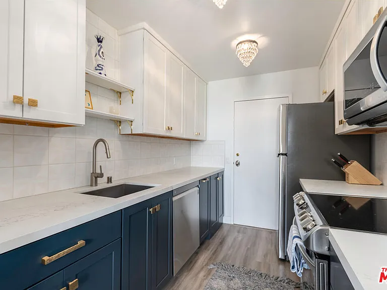 100 S Doheny Dr #518 — Photo 9