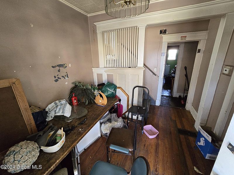 3rd image of 905 Francis Avenue