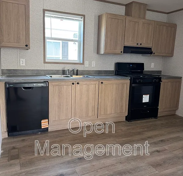 755 N Tratt St #27 — Photo 1