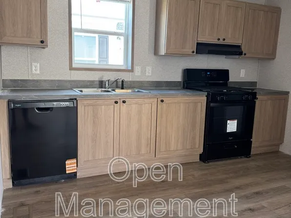 755 N Tratt St, Whitewater, WI