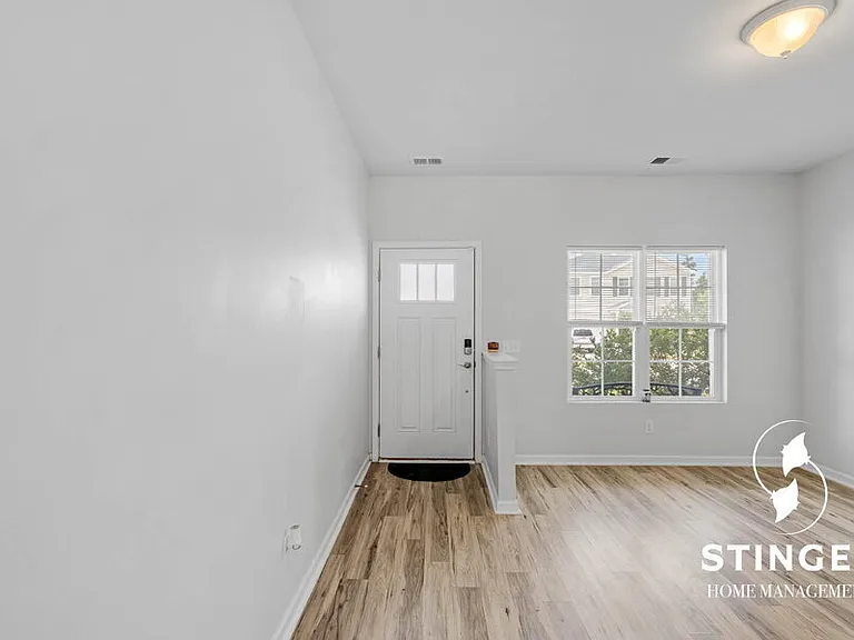 21 Chestnut St — Photo 4