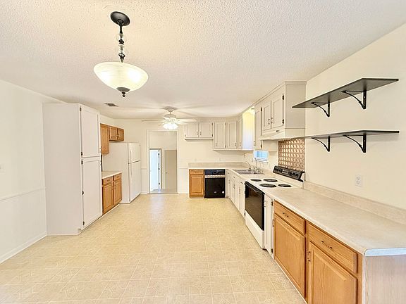 3rd image of 5805 Loring Dr