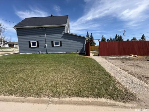 301 8th AVENUE E, Melville, SK S0A 2P0