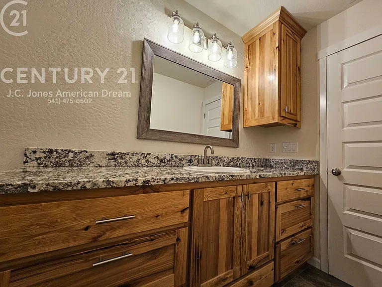 1006 SW L St — Photo 15