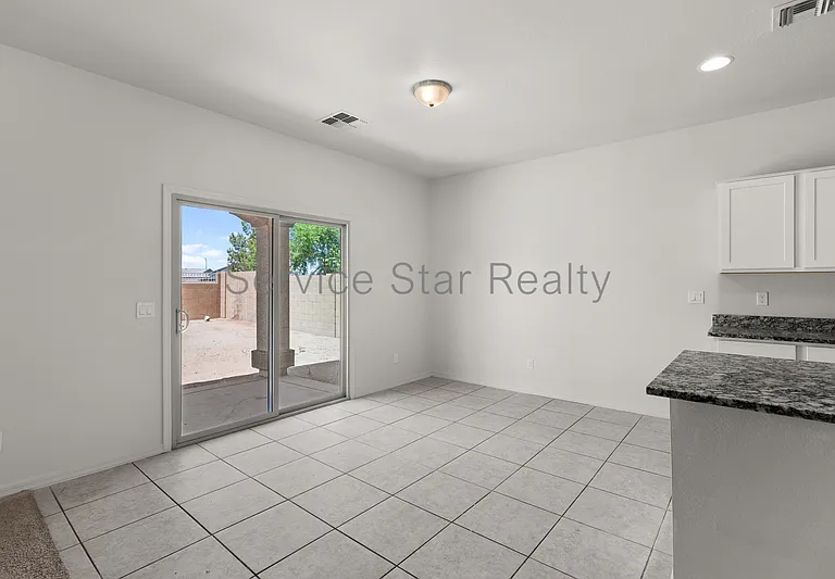 2402 E Alonso Dr — Photo 13