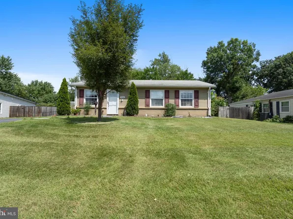226 W Ash Rd, Sterling, VA 20164