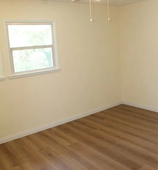 1613 W Victory Blvd #1613 — Photo 2