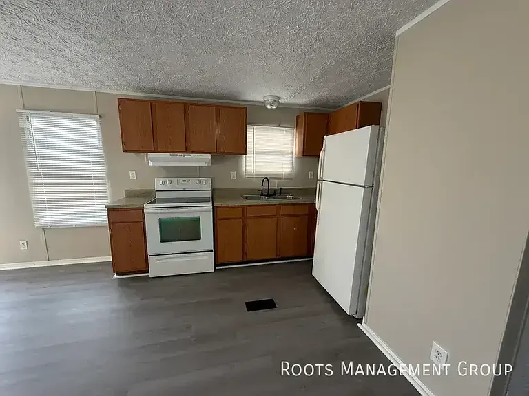 700 E 6th St #94 — Photo 1