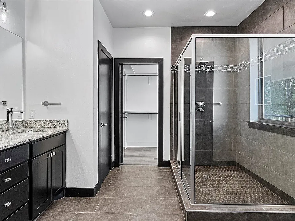 3 bed, 2.5 bath, 2034 sqft, $2,500 — Photo 4