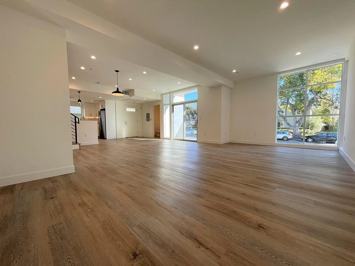 Building Photo - 1017 San Rafael Ave #101
