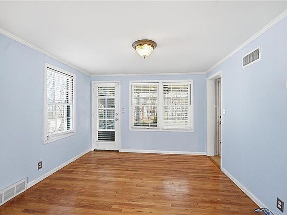 4th image of 4514 W 72nd St