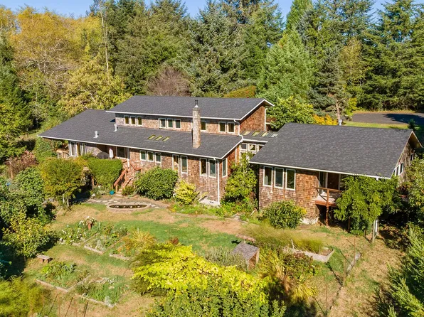 66876 Robin Rd, North Bend, OR 97459