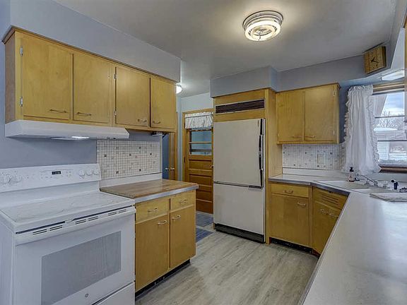 4th image of 1124 N Sumac Dr