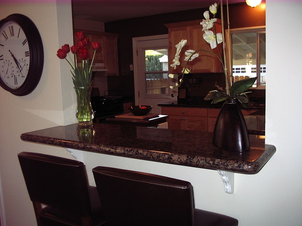 Breakfast Bar with Granite