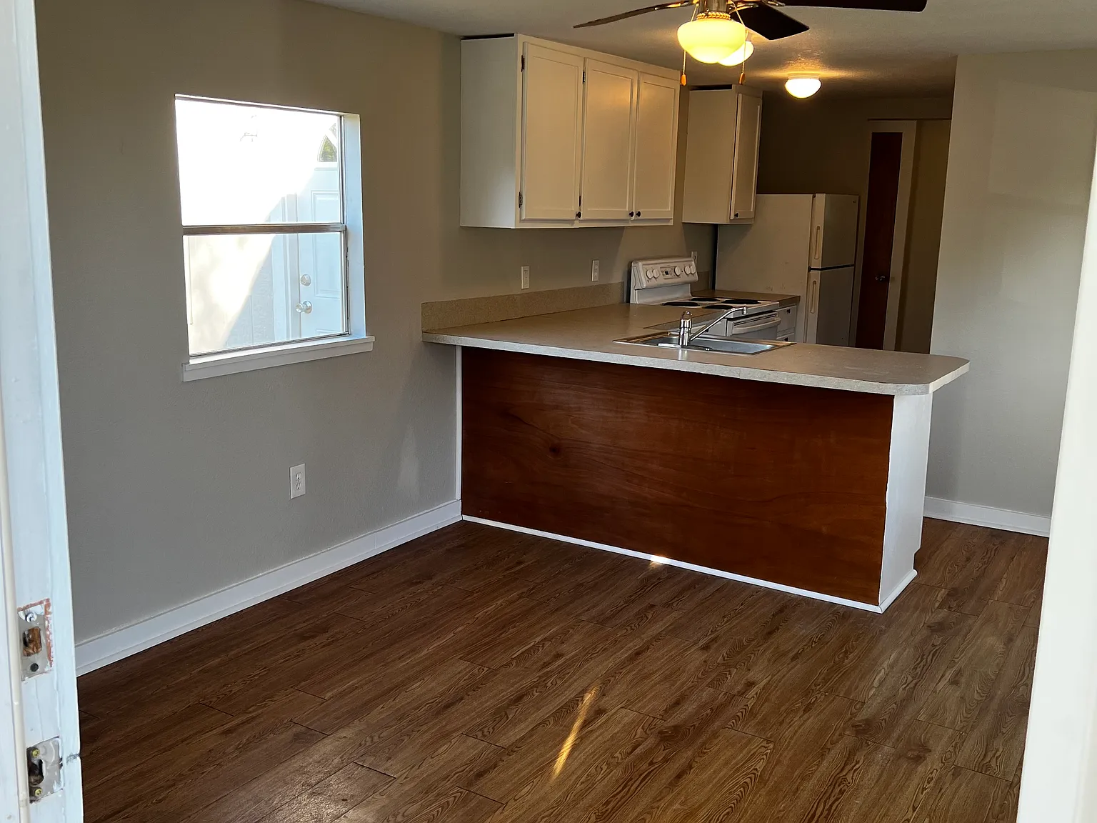 1 bed, 1.0 bath, 360 sqft, $895 — Photo 4