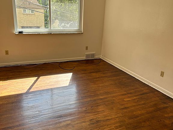 4th image of 259 Greenwood Ave #2