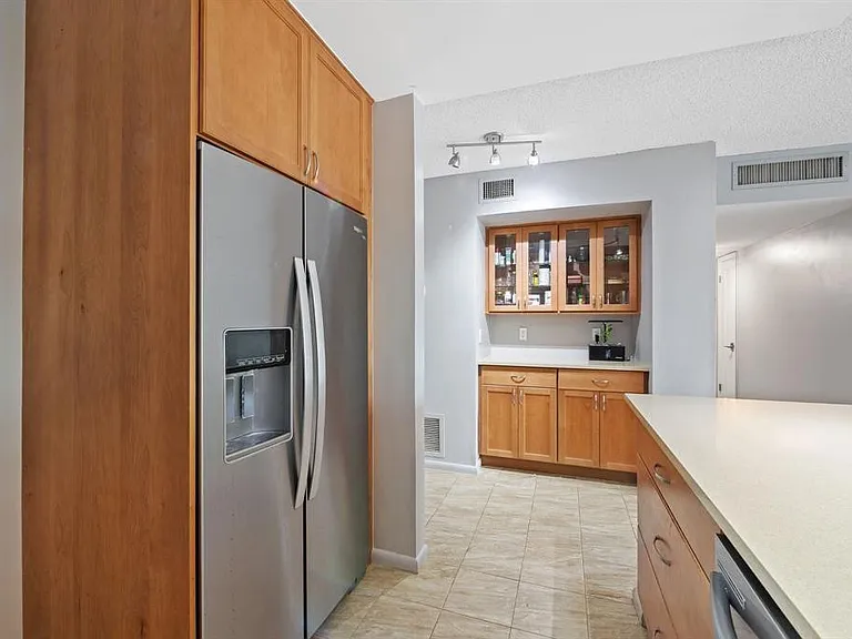 340 Sunset Dr #401 — Photo 8
